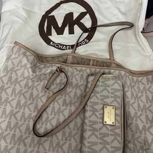 Michael Kors Cream Logo Interior Tote